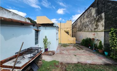 VENTA CASA 4 AMBIENTES CON TERRAZA, QUINCHO Y JARDIN. RUCCI 4500