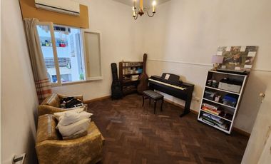 VENTA CASA 4 AMBIENTES CON TERRAZA, QUINCHO Y JARDIN. RUCCI 4500