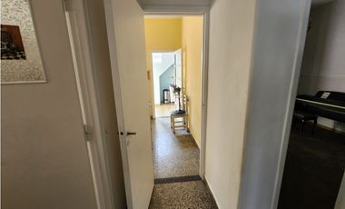 VENTA CASA 4 AMBIENTES CON TERRAZA, QUINCHO Y JARDIN. RUCCI 4500