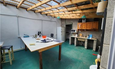 VENTA CASA 4 AMBIENTES CON TERRAZA, QUINCHO Y JARDIN. RUCCI 4500