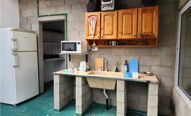 VENTA CASA 4 AMBIENTES CON TERRAZA, QUINCHO Y JARDIN. RUCCI 4500