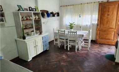 VENTA CASA 4 AMBIENTES CON TERRAZA, QUINCHO Y JARDIN. RUCCI 4500