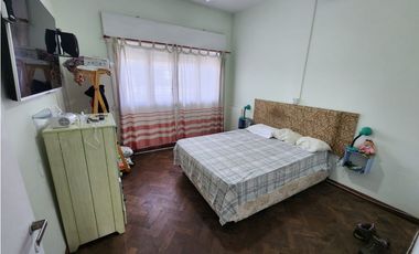 VENTA CASA 4 AMBIENTES CON TERRAZA, QUINCHO Y JARDIN. RUCCI 4500