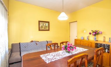 CASA 6 AMBIENTES CON GALPON Y FONDO LIBRE EN VENTA. T GORDILLO 3800