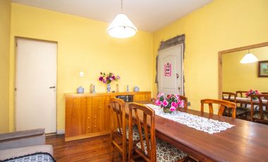 CASA 6 AMBIENTES CON GALPON Y FONDO LIBRE EN VENTA. T GORDILLO 3800