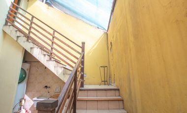 CASA 6 AMBIENTES CON GALPON Y FONDO LIBRE EN VENTA. T GORDILLO 3800