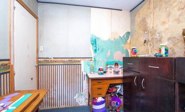 CASA 6 AMBIENTES CON GALPON Y FONDO LIBRE EN VENTA. T GORDILLO 3800