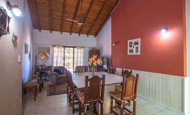 CASA 6 AMBIENTES CON GALPON Y FONDO LIBRE EN VENTA. T GORDILLO 3800