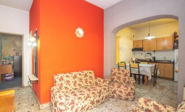 CASA 6 AMBIENTES CON GALPON Y FONDO LIBRE EN VENTA. T GORDILLO 3800