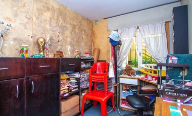 CASA 6 AMBIENTES CON GALPON Y FONDO LIBRE EN VENTA. T GORDILLO 3800