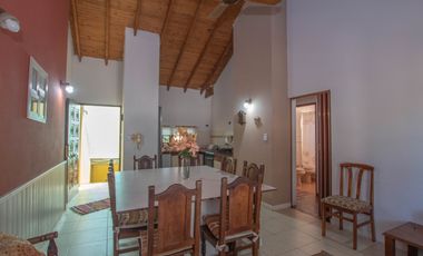 CASA 6 AMBIENTES CON GALPON Y FONDO LIBRE EN VENTA. T GORDILLO 3800