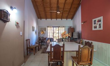 CASA 6 AMBIENTES CON GALPON Y FONDO LIBRE EN VENTA. T GORDILLO 3800
