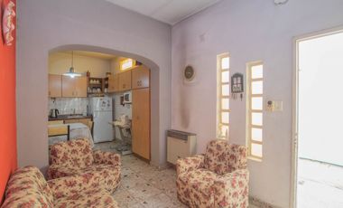 CASA 6 AMBIENTES CON GALPON Y FONDO LIBRE EN VENTA. T GORDILLO 3800