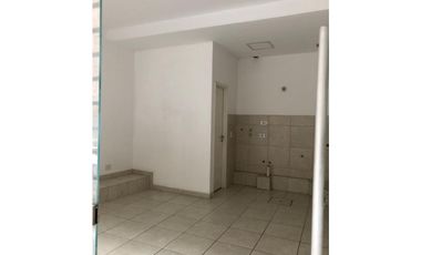 Local comercial en VENTA sobre CALASANZ AL 400  cel 351 530----