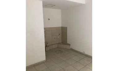 Local comercial en VENTA sobre CALASANZ AL 400  cel 351 530----