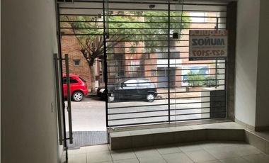 Local comercial en VENTA sobre CALASANZ AL 400  cel 351 530----