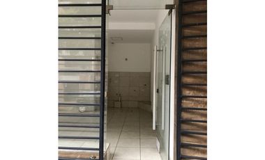 Local comercial en VENTA sobre CALASANZ AL 400  cel 351 530----