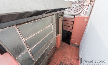VENTA PH 3 AMBIENTES CON TERRAZA. LEGUIZAMON 3900, VIILA LUGANO.