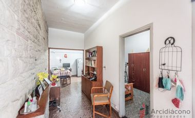 VENTA PH 3 AMBIENTES CON TERRAZA. LEGUIZAMON 3900, VIILA LUGANO.