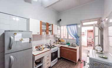 VENTA PH 3 AMBIENTES CON TERRAZA. LEGUIZAMON 3900, VIILA LUGANO.