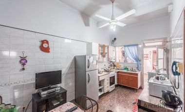 VENTA PH 3 AMBIENTES CON TERRAZA. LEGUIZAMON 3900, VIILA LUGANO.