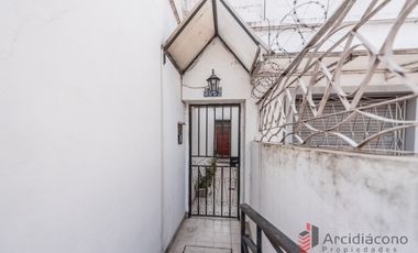 VENTA PH 3 AMBIENTES CON TERRAZA. LEGUIZAMON 3900, VIILA LUGANO.