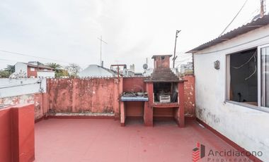 VENTA PH 3 AMBIENTES CON TERRAZA. LEGUIZAMON 3900, VIILA LUGANO.