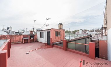 VENTA PH 3 AMBIENTES CON TERRAZA. LEGUIZAMON 3900, VIILA LUGANO.