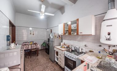 VENTA PH 3 AMBIENTES CON TERRAZA. LEGUIZAMON 3900, VIILA LUGANO.