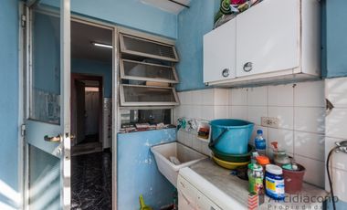 DEPARTAMENTO 2 AMBIENTES EN VENTA. BARRIO SAMORE. AV. CASTAÑARES 4501