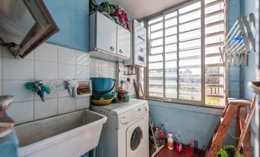 DEPARTAMENTO 2 AMBIENTES EN VENTA. BARRIO SAMORE. AV. CASTAÑARES 4501