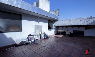 VENTA GARAGE/GALPON 2 PLANTAS CON HOTEL. CASTAÑARES 4700 VILLA LUGANO