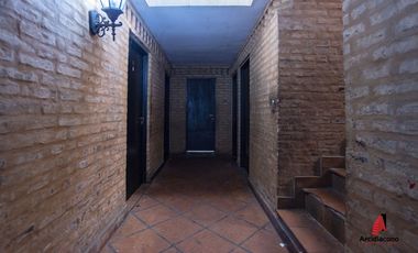 VENTA GARAGE/GALPON 2 PLANTAS CON HOTEL. CASTAÑARES 4700 VILLA LUGANO