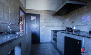 VENTA GARAGE/GALPON 2 PLANTAS CON HOTEL. CASTAÑARES 4700 VILLA LUGANO