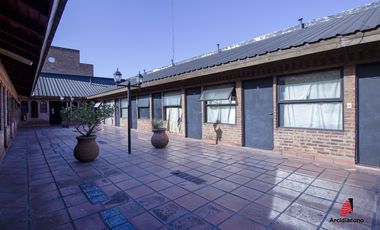 VENTA GARAGE/GALPON 2 PLANTAS CON HOTEL. CASTAÑARES 4700 VILLA LUGANO