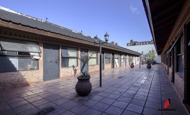 VENTA GARAGE/GALPON 2 PLANTAS CON HOTEL. CASTAÑARES 4700 VILLA LUGANO