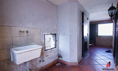 VENTA GARAGE/GALPON 2 PLANTAS CON HOTEL. CASTAÑARES 4700 VILLA LUGANO