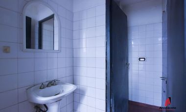 VENTA GARAGE/GALPON 2 PLANTAS CON HOTEL. CASTAÑARES 4700 VILLA LUGANO