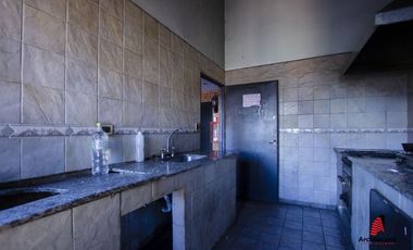VENTA GARAGE/GALPON 2 PLANTAS CON HOTEL. CASTAÑARES 4700 VILLA LUGANO