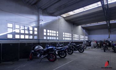 VENTA GARAGE/GALPON 2 PLANTAS CON HOTEL. CASTAÑARES 4700 VILLA LUGANO