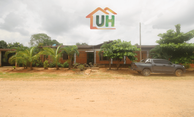 00394  VENTA CASA YARINACOCHA  MATERIAL SEMINOBLE  400 m2