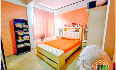 00394  VENTA CASA YARINACOCHA  MATERIAL SEMINOBLE  400 m2