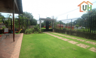 00394  VENTA CASA YARINACOCHA  MATERIAL SEMINOBLE  400 m2