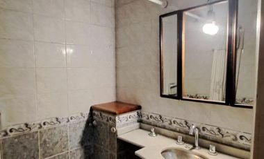 Casa en venta - 4 Dormitorios 2 Baños - Cochera - 165Mts2 - Morón