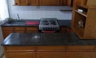 Casa en venta - 4 Dormitorios 2 Baños - Cochera - 165Mts2 - Morón