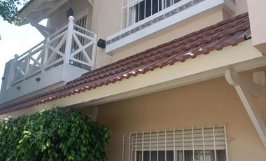 Casa en venta - 4 Dormitorios 2 Baños - Cochera - 165Mts2 - Morón