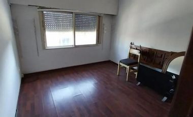 Casa en venta - 4 Dormitorios 2 Baños - Cochera - 165Mts2 - Morón