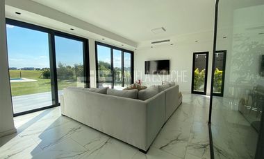 Casa en El Canton Barrio Golf