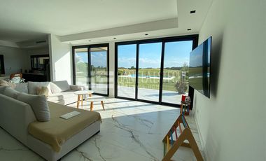 Casa en El Canton Barrio Golf