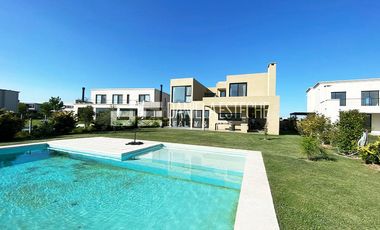 Casa en El Canton Barrio Golf